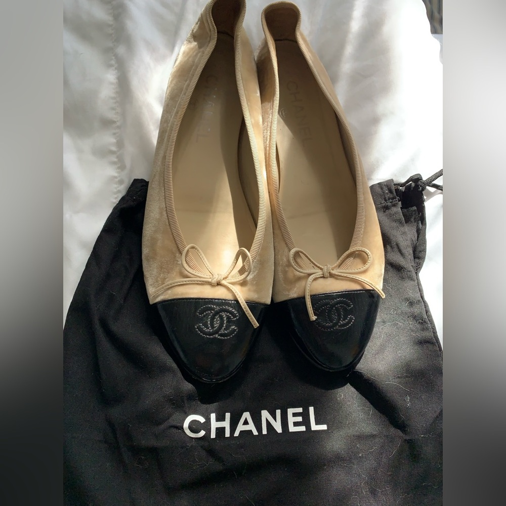 Chanel Flats 39.5 (fits like a size 8-8.5) - Picture 1 of 4
